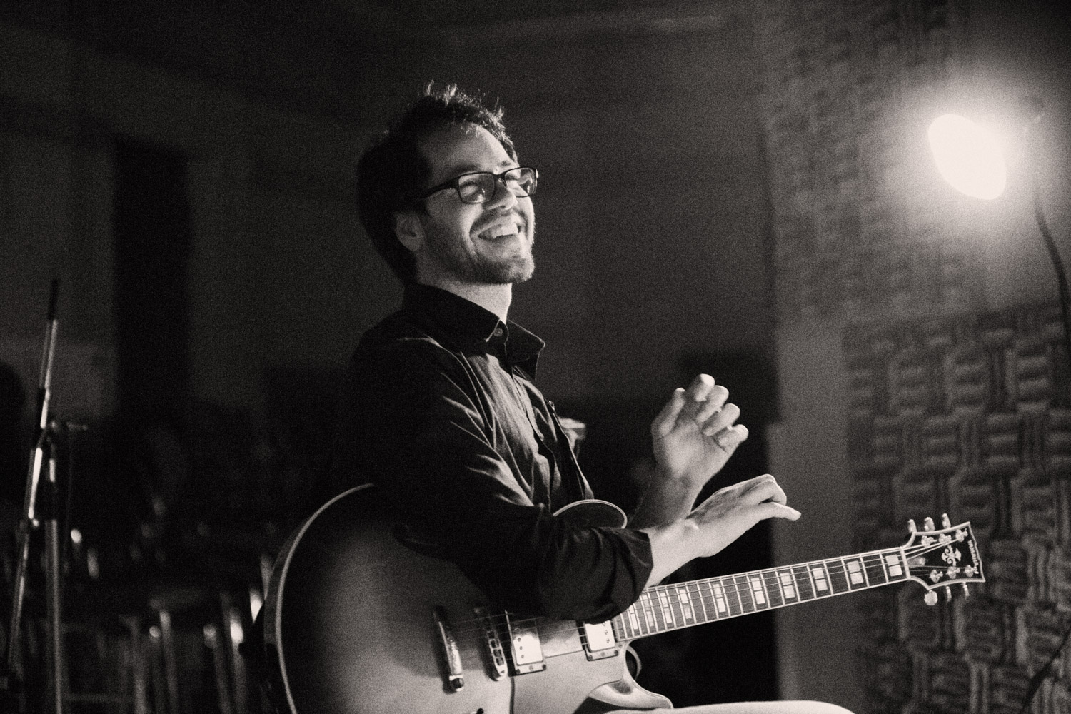 Emiliano Sampaio recording "PASSAGEM"