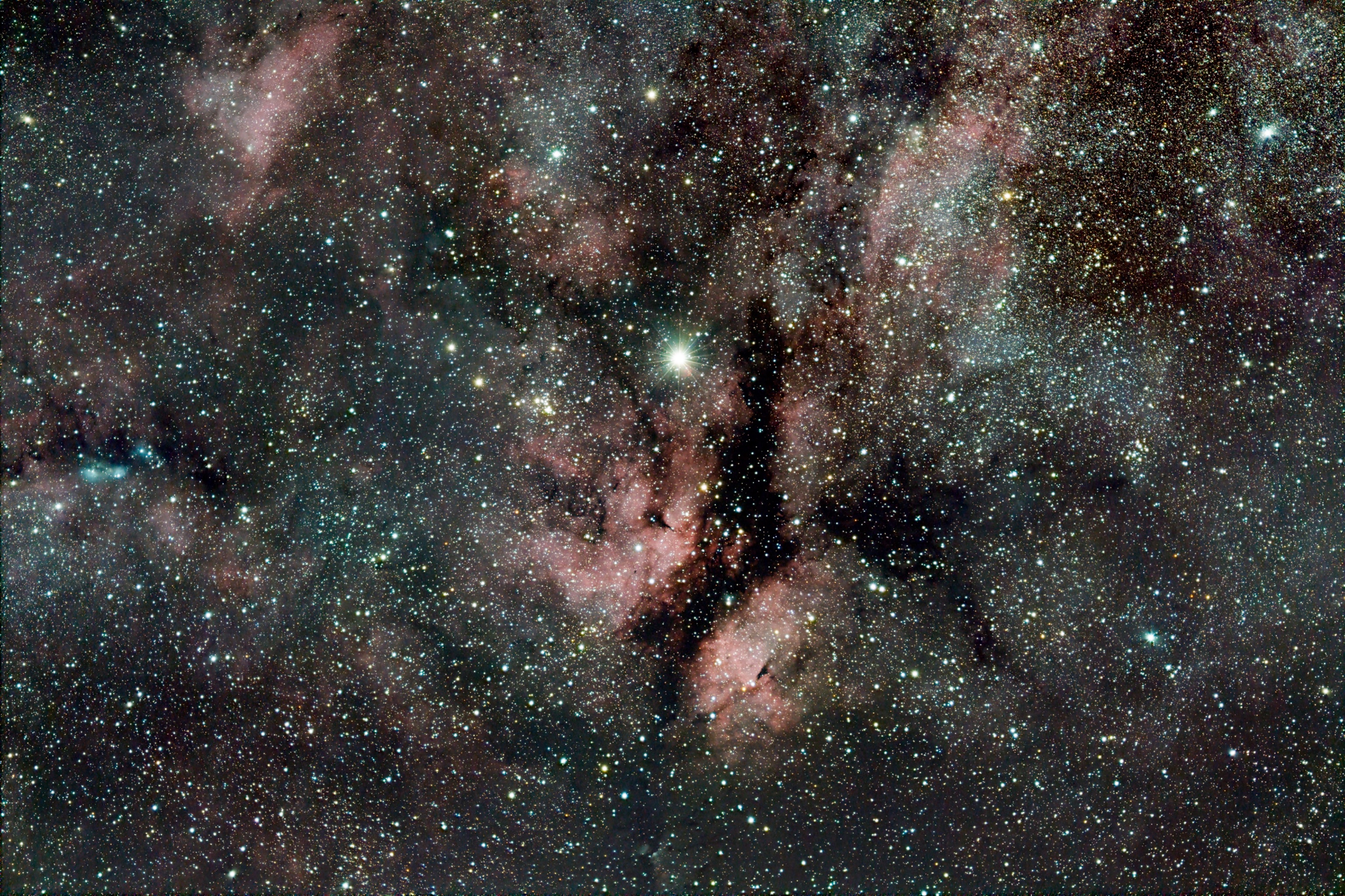 Sadr mit NGC 6910
